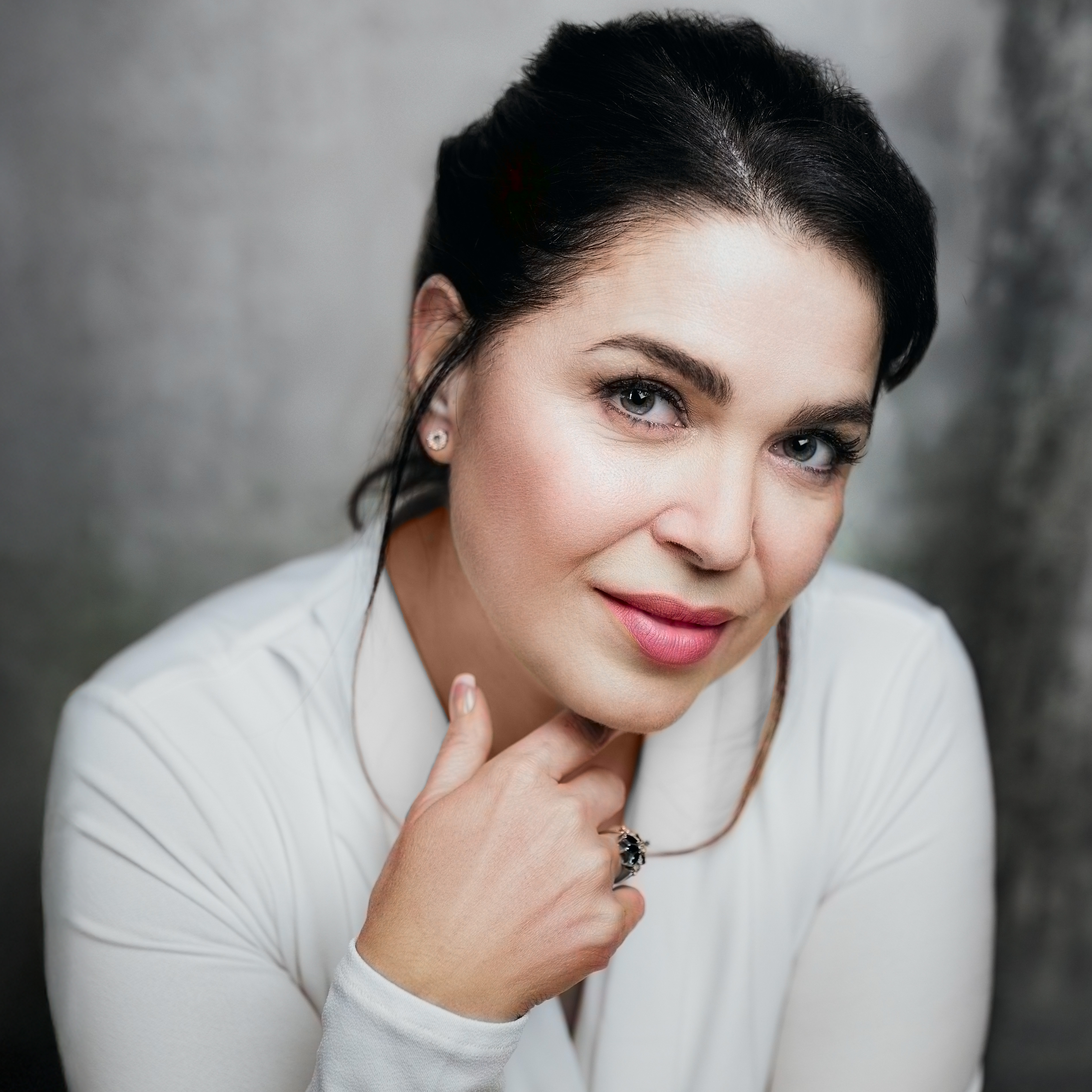 Headshot of Sandra Elia